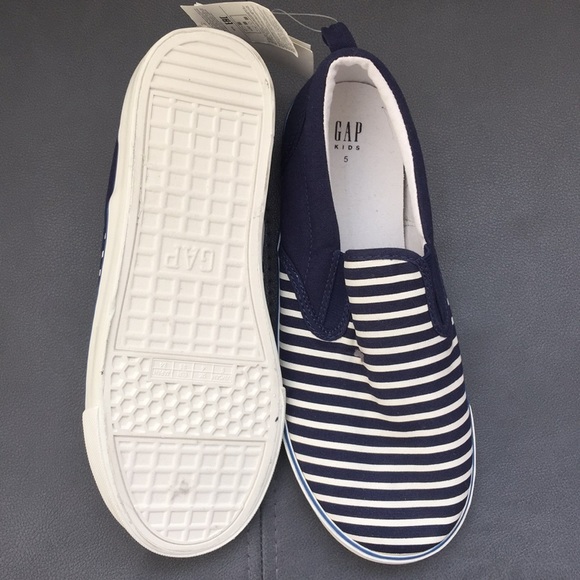 Gap kids shoes size 5 - Picture 2 of 3